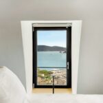 Una finestra della Torre Capitolare aperta sul mare di Portovenere