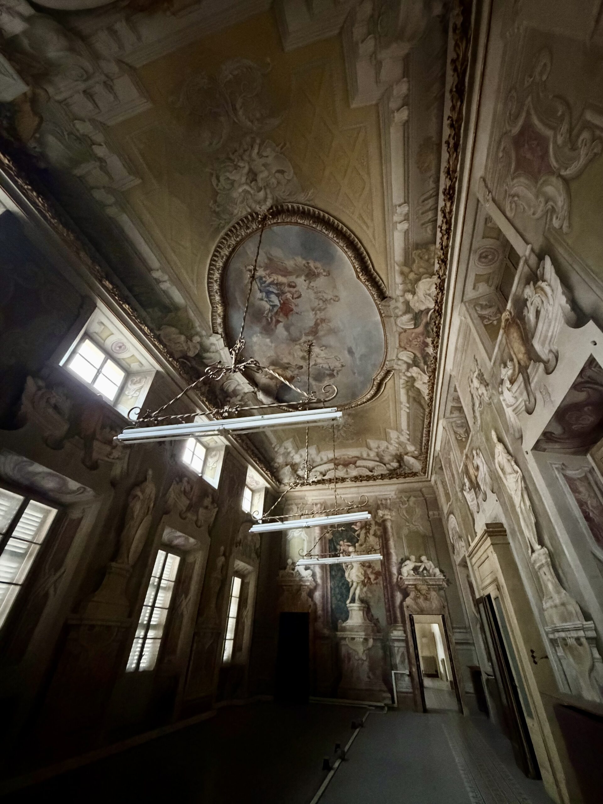Un salone affrescato di Palazzo Costa Ferrari, oggi
