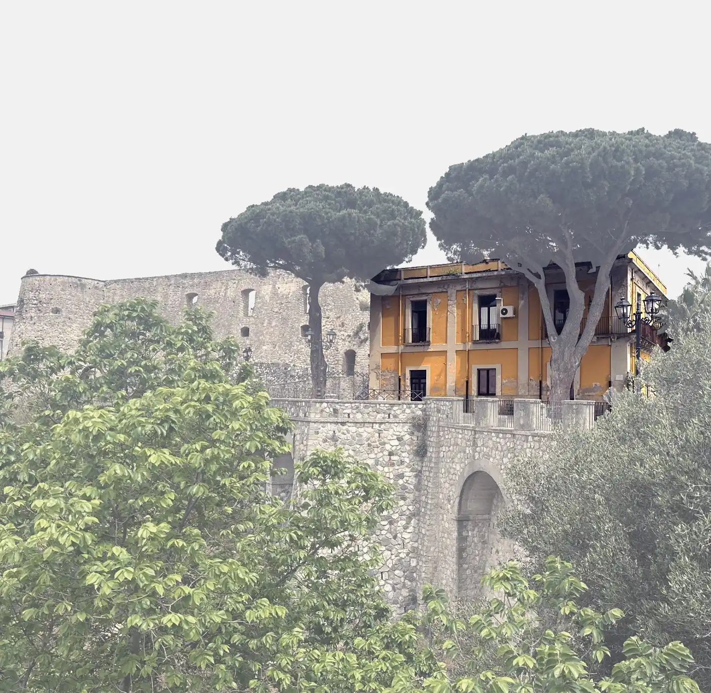 La palazzina tra i pini