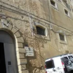 L’ingresso del convento sulla strada