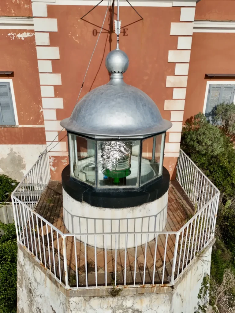La lanterna del Faro di Capo d’Orso vista dall’alto