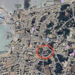 Vista satellitare del centro di Favignana con l’area dell’ex carcere cerchiata