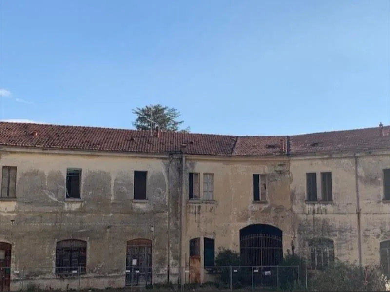 La corte interna della caserma