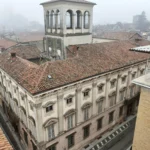 I tetti di Palazzo Costa Ferrari e la torretta, visti dall’alto