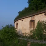 Le mura esterne del forte