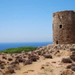 La torre sabauda sopra la cala