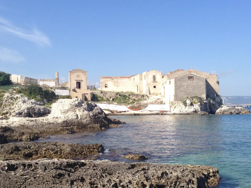La tonnara sugli scogli