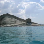 L'edificio visto dal mare