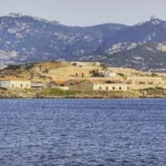 Il complesso fortificato dal mare