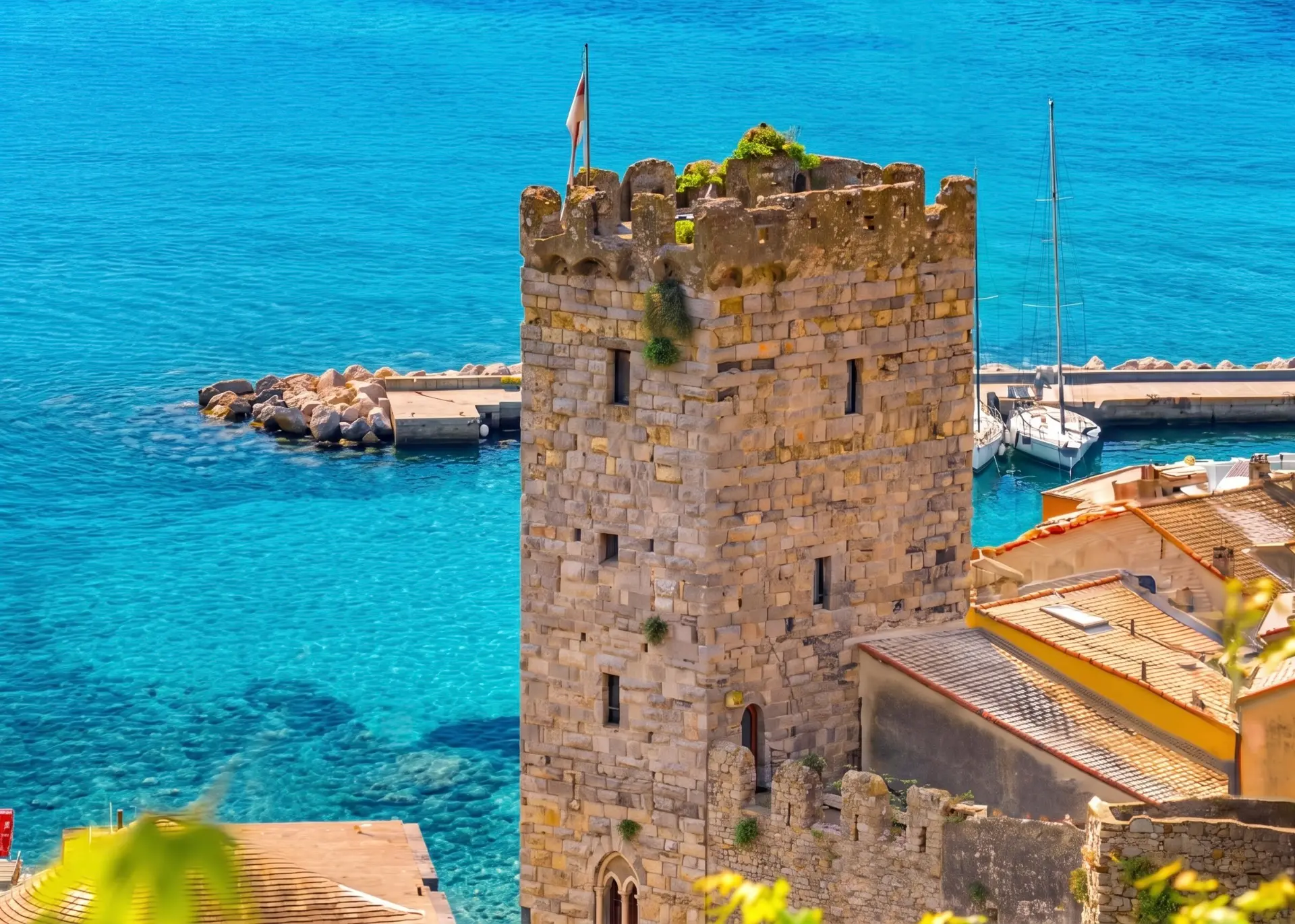 La Torre Capitolare sul porto di Portovenere, vista dall’alto