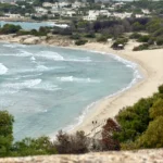 La spiaggia e il mare visti dall’alto della torre
