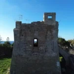 Il fronte della Torre Castelluccia con la finestra