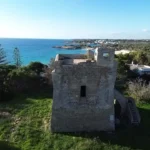 La Torre Castelluccia tra il verde e il mare
